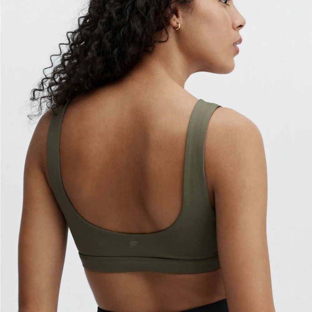 Fabletics Lola low impact sports bra - Olive Green Scoop Neck Sports Bra Medium